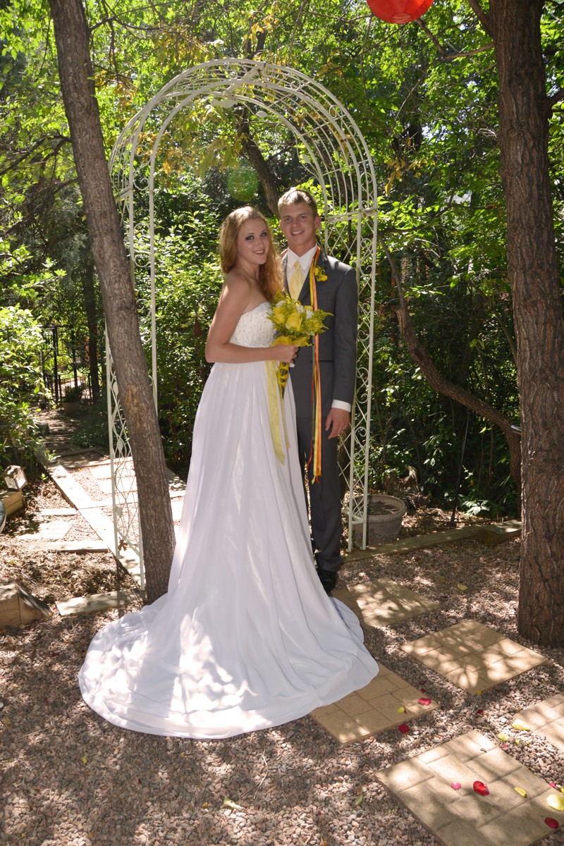 Spring Wedding an Outdoor Pikes Peak Wedding, Manitou Springs, Colorado